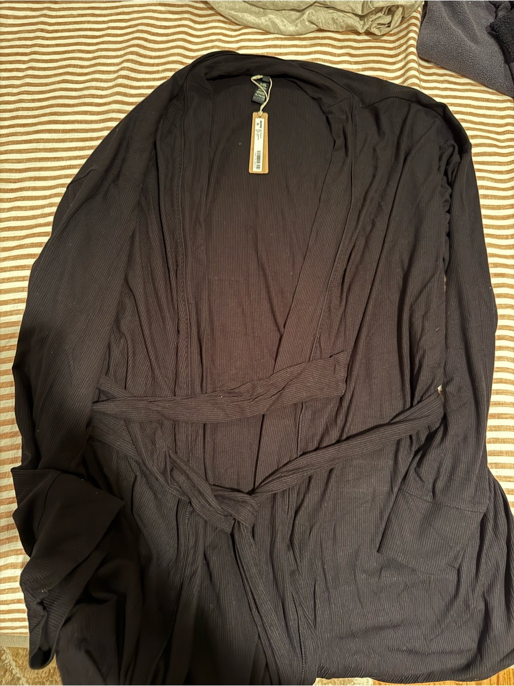 SKIMS
Soft Lounge Ribbed Short Robe - Picture 2 of 4